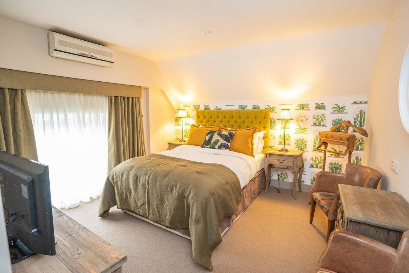 The Swan Inn Chiddingfold Ruang foto
