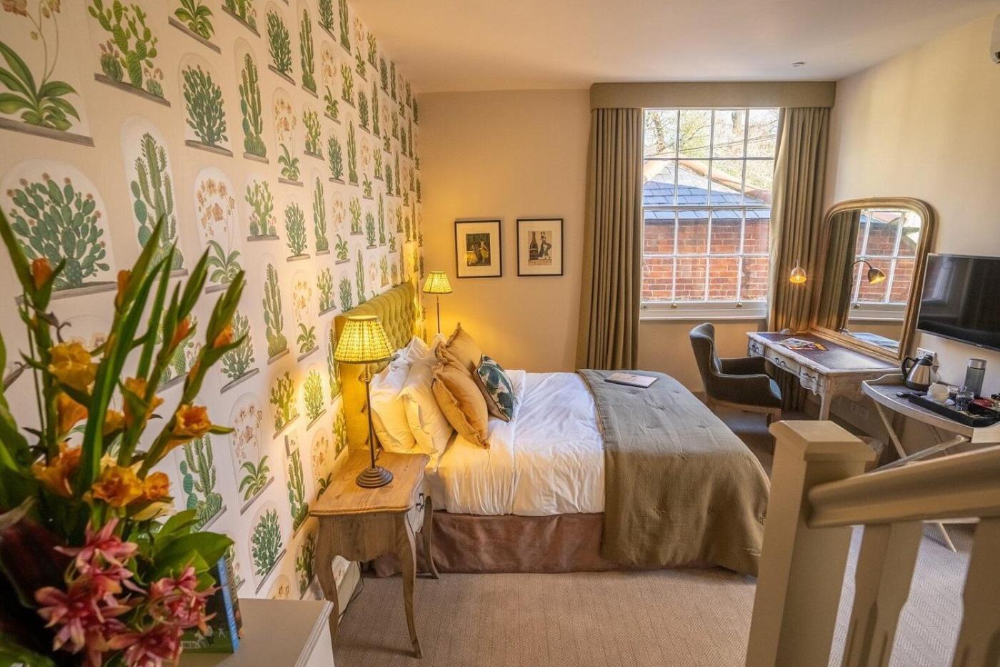 The Swan Inn Chiddingfold Ruang foto