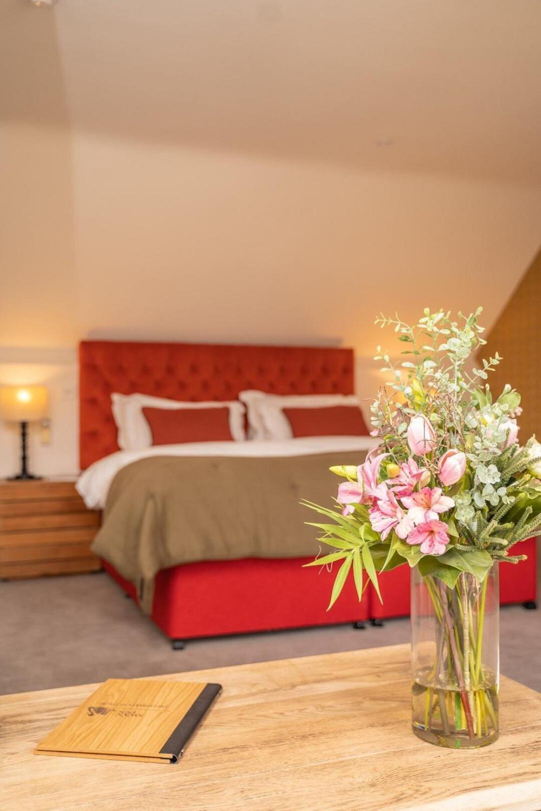 The Swan Inn Chiddingfold Ruang foto