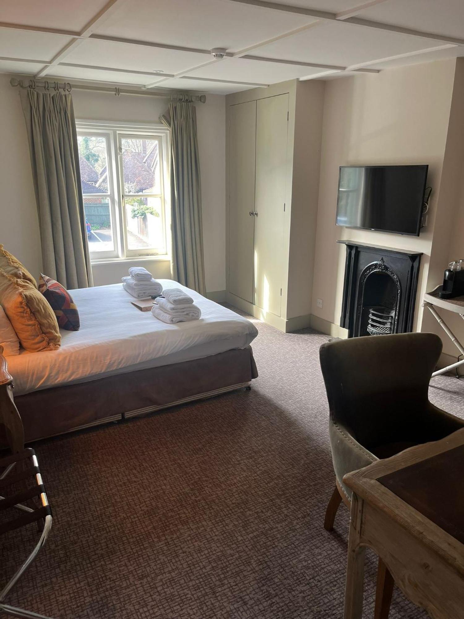 The Swan Inn Chiddingfold Ruang foto