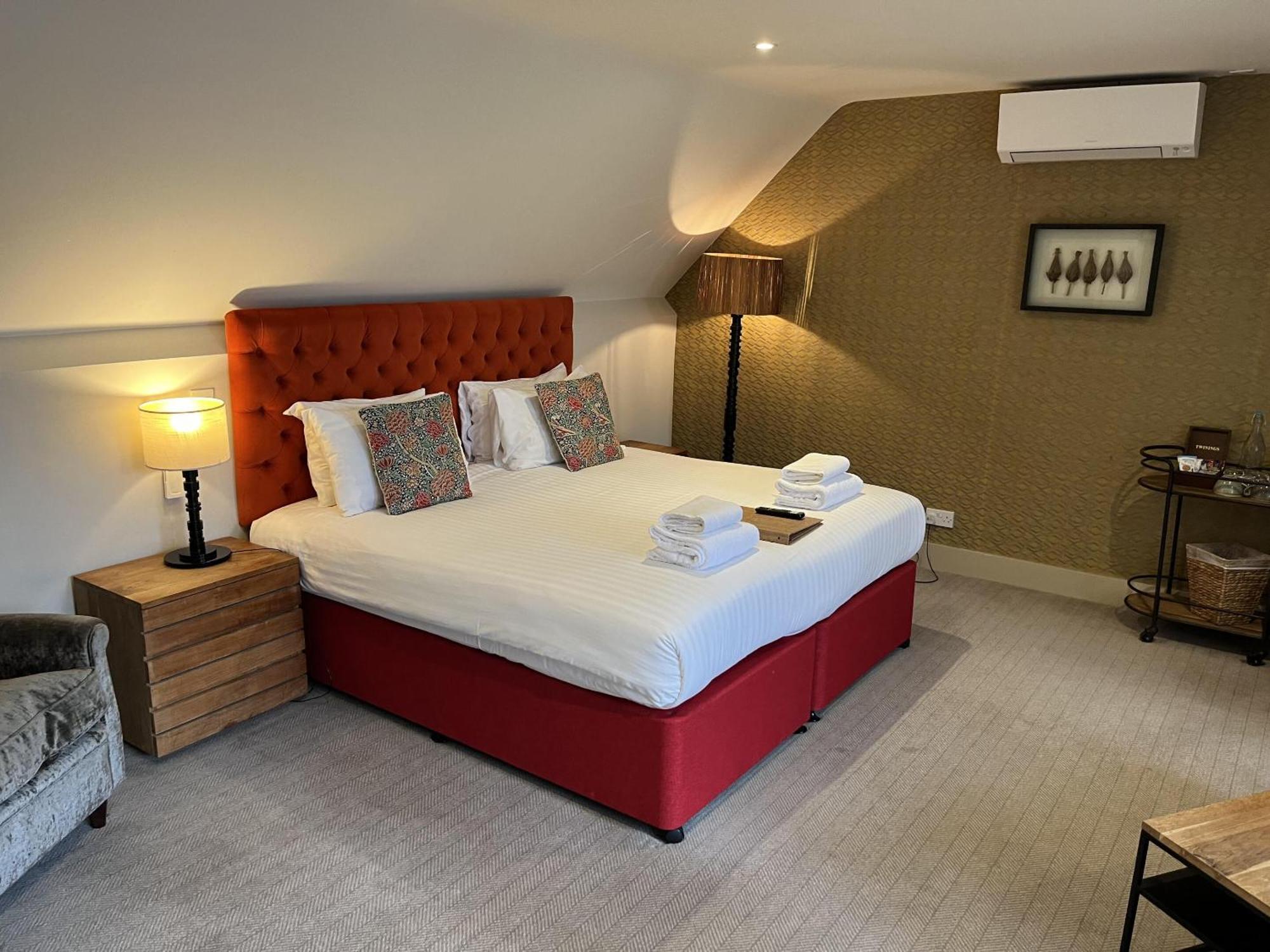 The Swan Inn Chiddingfold Ruang foto